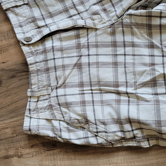 Mens Plaid Shorts - Picture 2 of 4